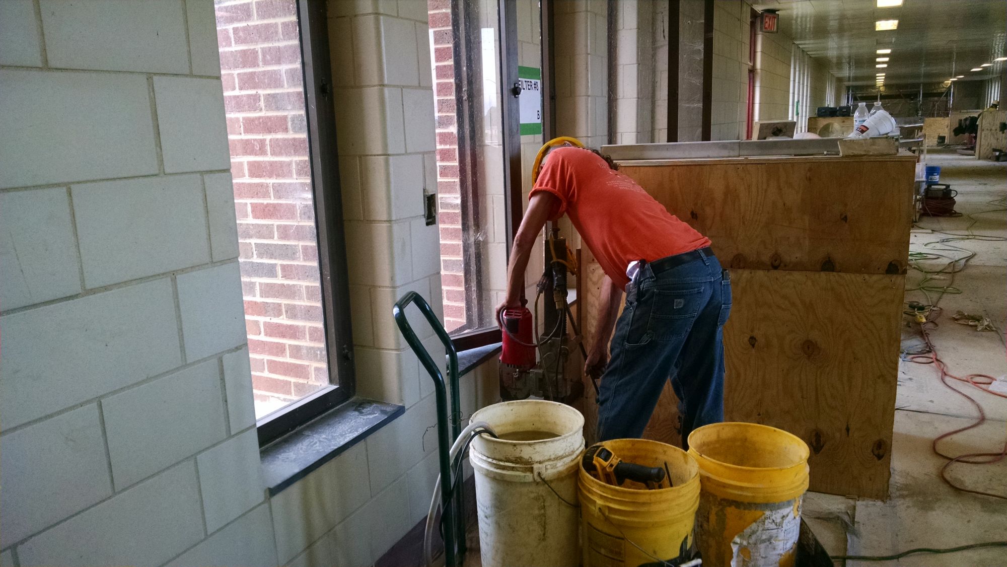 mobile cart with submersible water pump